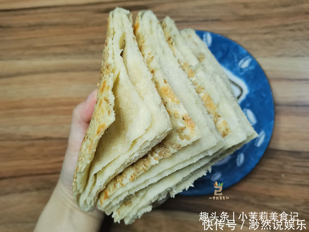 油酥|烙饼时，有人烫面有人抹油，面点师教你4个技巧，暄软好吃层次多