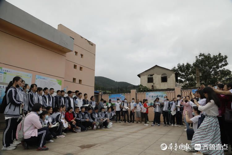 考生们|2021年烟台中考首日开考！芝罘中学考点外考生有序进场