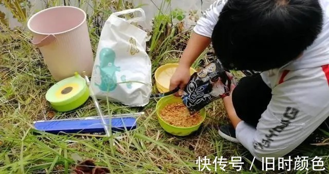 水库作钓要学会这样去打窝,简单好用渔获多!莫不信,高手们都这么做