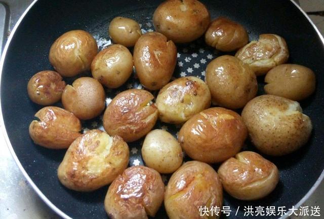 浓郁|一种土豆新做法,连皮都不用削,酱香浓郁,简单又美味