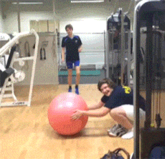 |搞笑GIF趣图:趁房间里没人,带闺蜜彻底的放飞自我