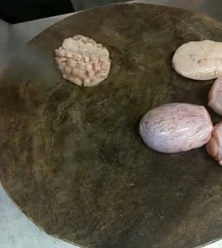 街头|街头最火烤串,30元一串,好多人嫌膻不敢吃,我愣一口气吃了5串