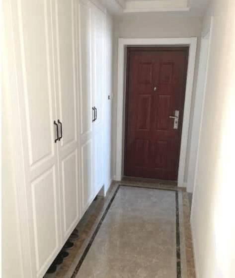 脑子|老公非要把衣帽间装在卫生间入口，我骂他脑子进水，完工后我闭嘴了