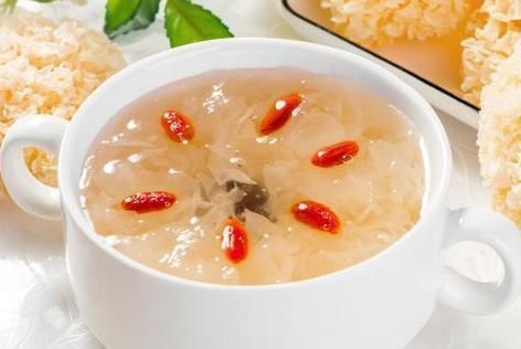 煮银耳,只剪碎是不够的,学会正确方法,20分钟出胶,汤汁更浓稠