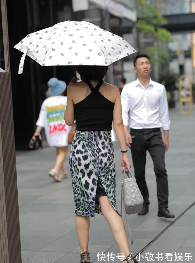 瑜伽裤 耐人寻味的瑜伽裤搭配出全新感觉,清新的风格温婉可人,轻松随意