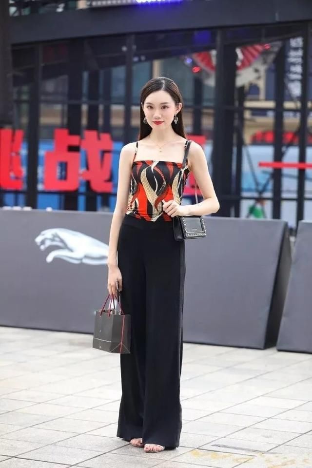 阔腿裤塑造你完美的气质，优雅的韵味也能随之而来