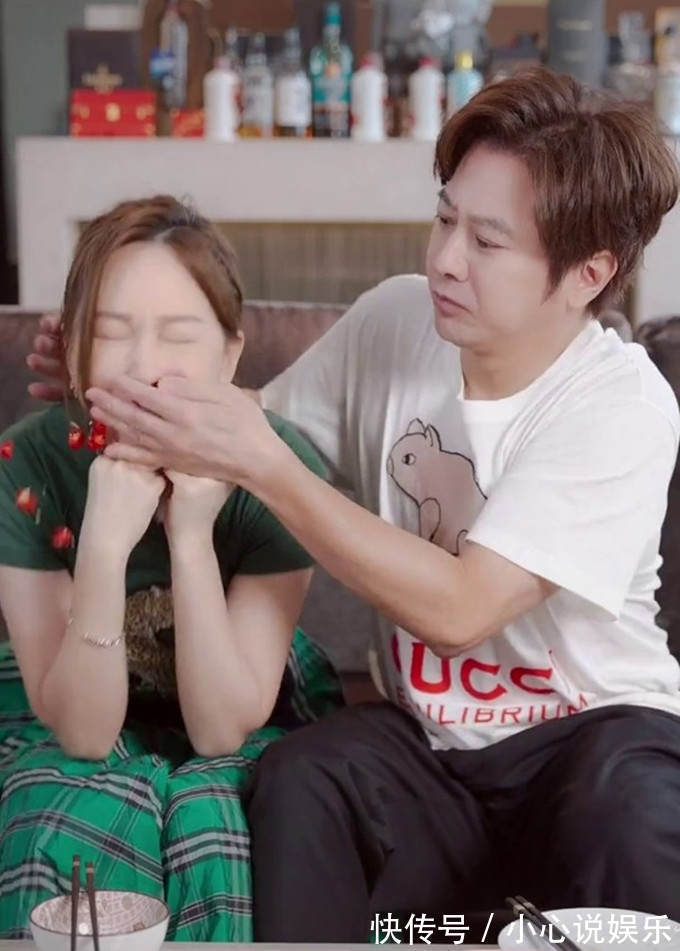 |太拼了孙耀威为拍段子抓一把辣椒塞妻子嘴里,用手堵住对方嘴巴