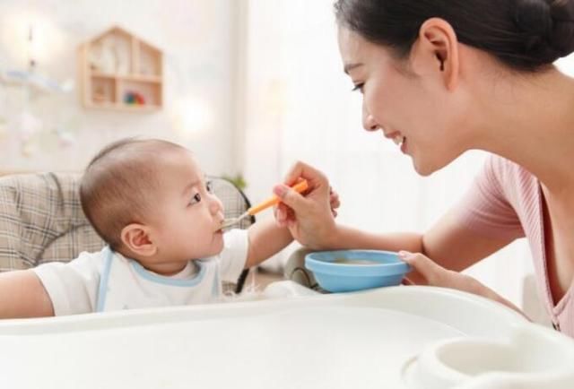 饮食习惯|宝宝“第一口米粉”，不是吃进肚子就行，这些问题爸妈提前搞清楚