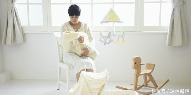 宝妈|为啥一横着抱宝宝就哭?换个角度看问题,你就懂得他的“恐惧”了