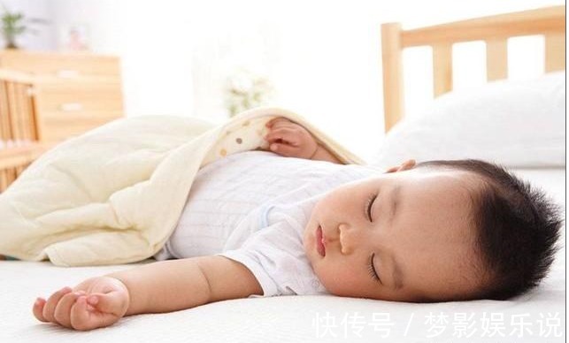 宝宝|如果你有孩子，别经常让他这样睡，他以后发育会差同龄人一大截
