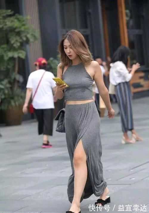 身材比例 狂傲不羁的套装裙，有着邻家妹妹的甜美，还有着少女的叛逆