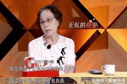 店员|妈妈带女儿出去吃饭，看清两个人吃的食物后，店员当妈的都这样