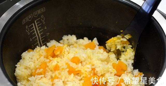 百吃不厌的南瓜焖饭,每年秋冬必吃几十锅,米饭香甜饱满筋道!