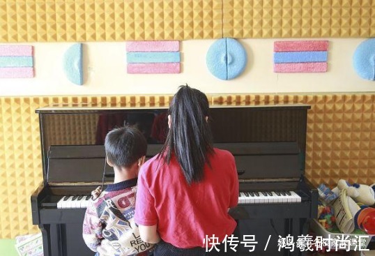 弹钢琴|6岁之前，孩子不宜过早学3项技能，尤其第二个