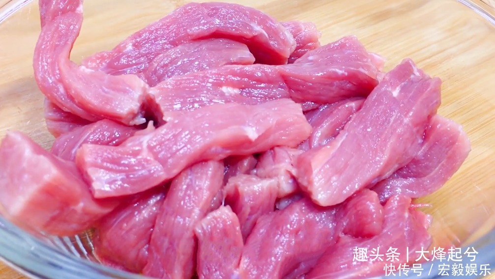 香辣手撕牛肉干,做法简单易学,刷剧必备小零食,越嚼越香真过瘾