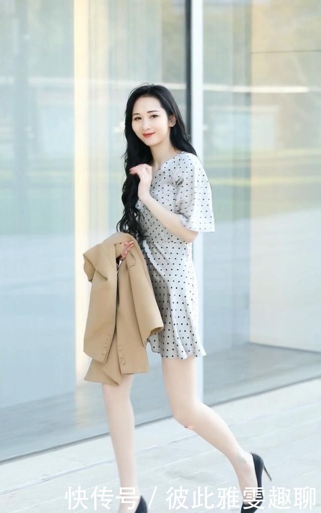 牛仔|牛仔纽扣连衣裙,气质迷人,腰部曲线尽显