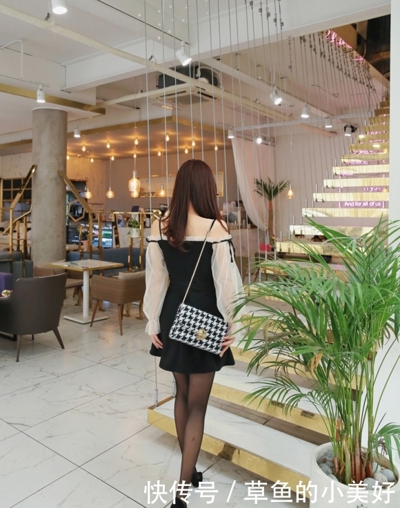 私房真正:女神孙允珠清纯蝉翼薄肤丝滑鹅绒背带裙性感时尚