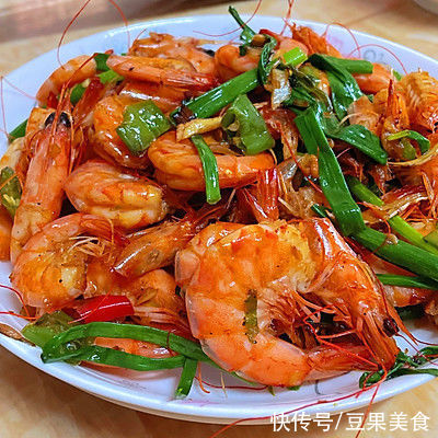 据说这个时候吃#一学就会快手菜#椒盐虾，是最好的