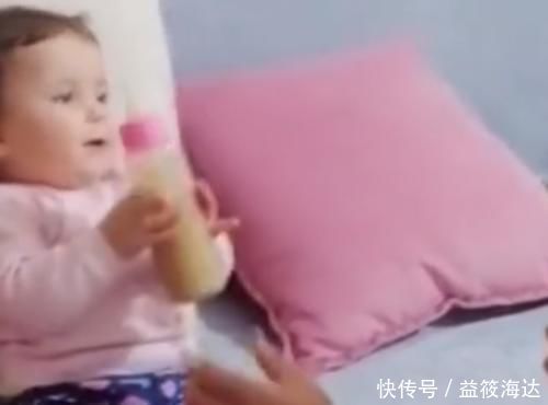 喝奶|萌娃不愿喝奶,亲爸通过教训布娃娃来“恐吓”娃火了,网友:绝了