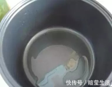 用电饭锅做蛋糕原来这么简单！保存好，做给家人吃！