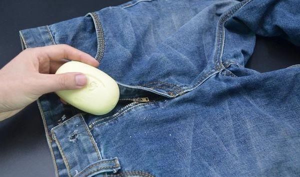 马桶里放一块香皂，没想到作用这么厉害，解决了家家户户的大烦恼！