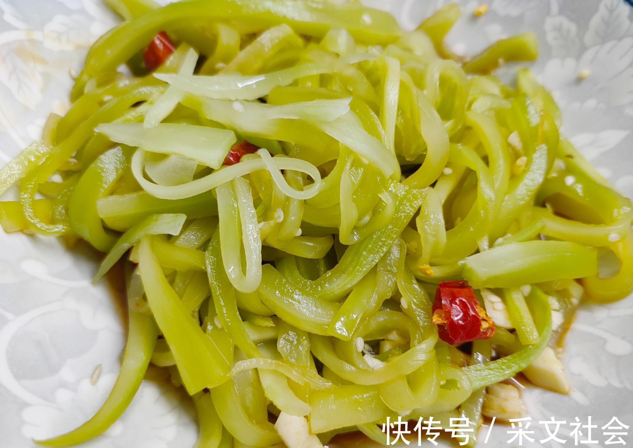 搅拌均匀|凉拌莴笋丝,第一步焯水就错了,跟婆婆学的方法,莴笋脆爽又好吃
