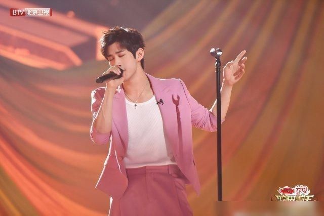 《跨界歌王》李小萌战胜唐一菲,晋级复赛,歌曲唯美,舞者出彩