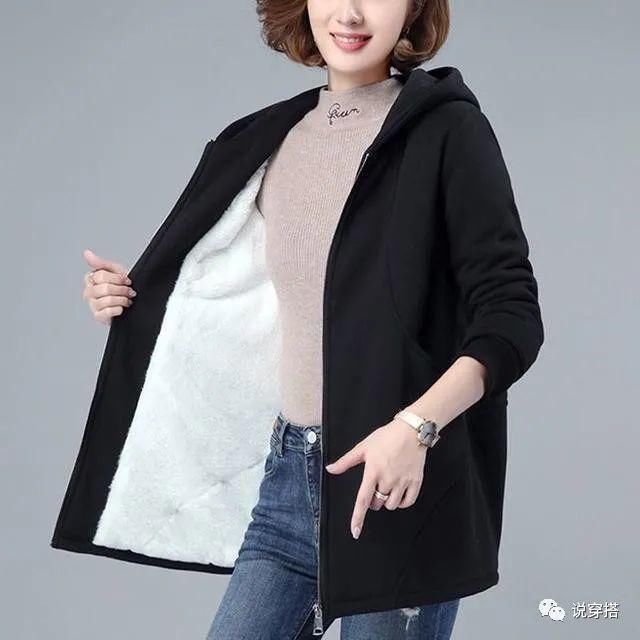  女人|70后女人穿“夹棉服”，时髦温暖还减龄，透出独特的女人味