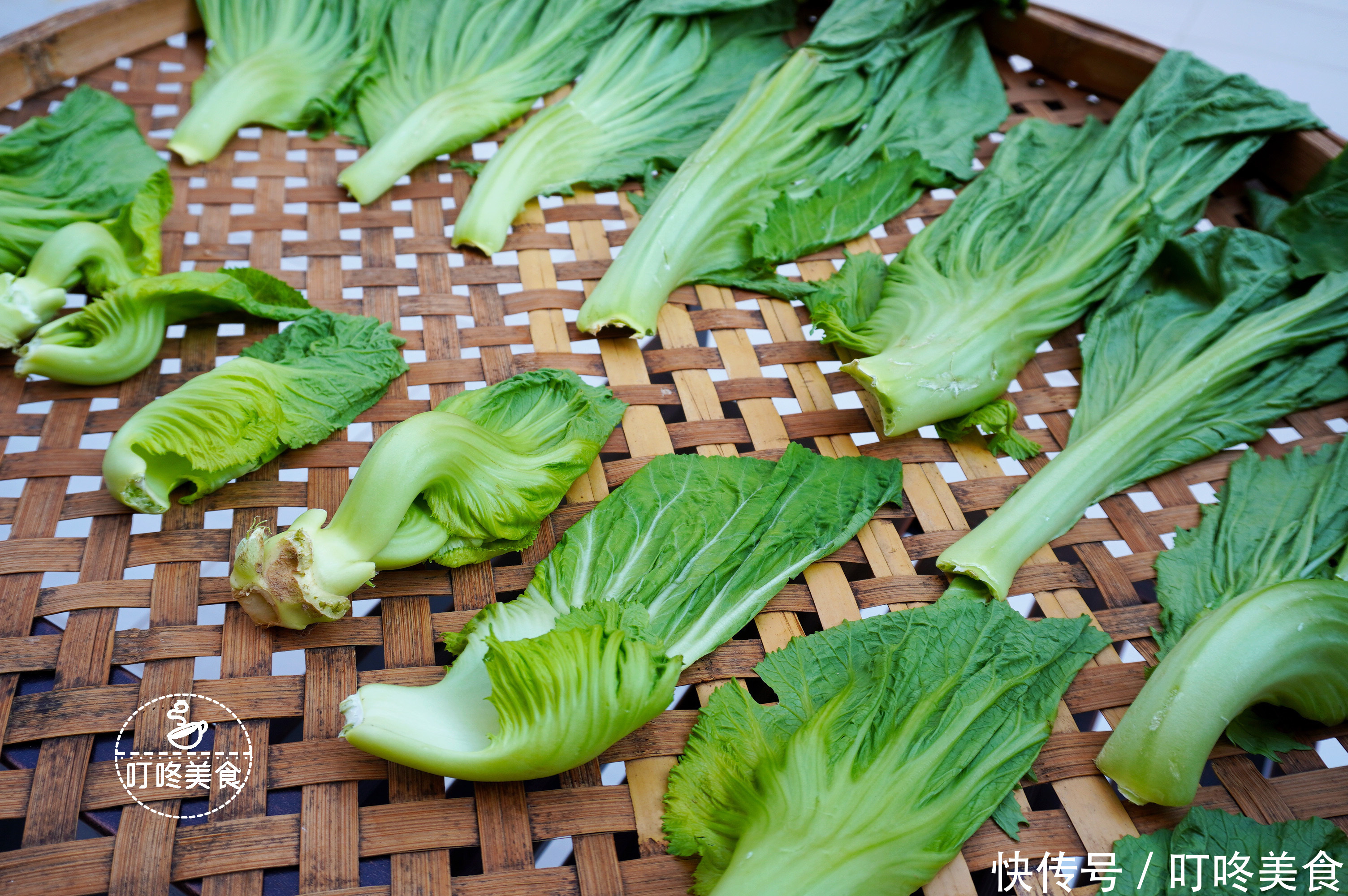 放久不烂|腌酸菜,别只会加盐腌了,牢记3个关键,酸菜又酸又脆,放久不烂