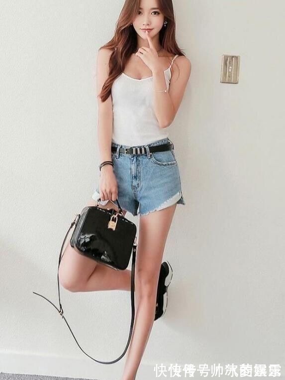 紧身牛仔裤 紧身牛仔裤美女,穿出好看迷人的身段,养眼又优雅