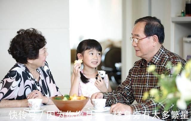 老人|老人带娃好处多,但这三类老人不适合带孩子,可能影响娃一生