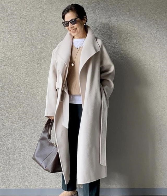 风衣 身高153,年龄58岁又怎样?她靠利落穿搭圈粉无数,好会穿