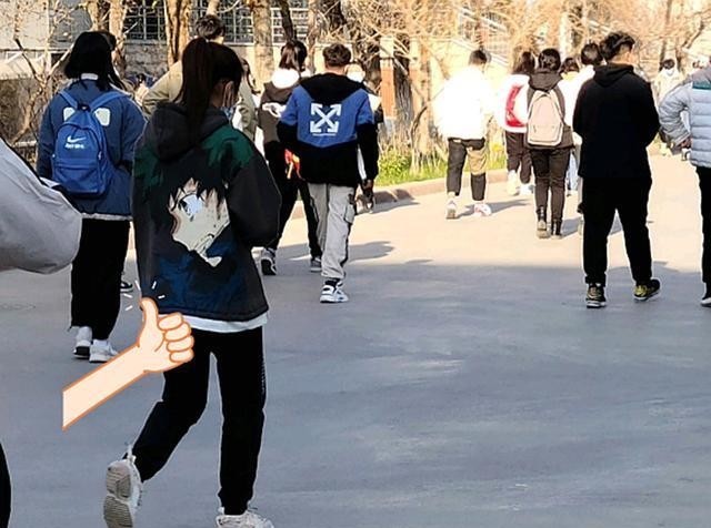 心疼|二次元走进生活,手办成为床头的装饰品?学生党表示:不心疼