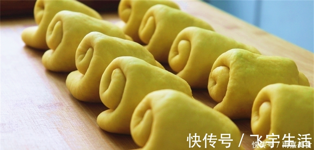 懒人面包做法,掌握3个技巧,个个松软又拉丝,比买的好吃多了