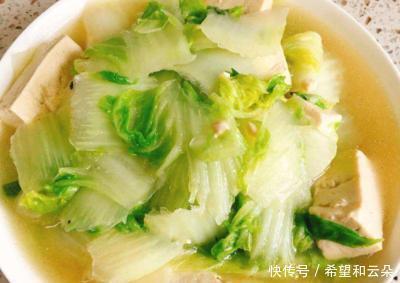 浓味|白菜炖豆腐最简单的做法,只要顺序对了,三两下就做好,汤浓味美