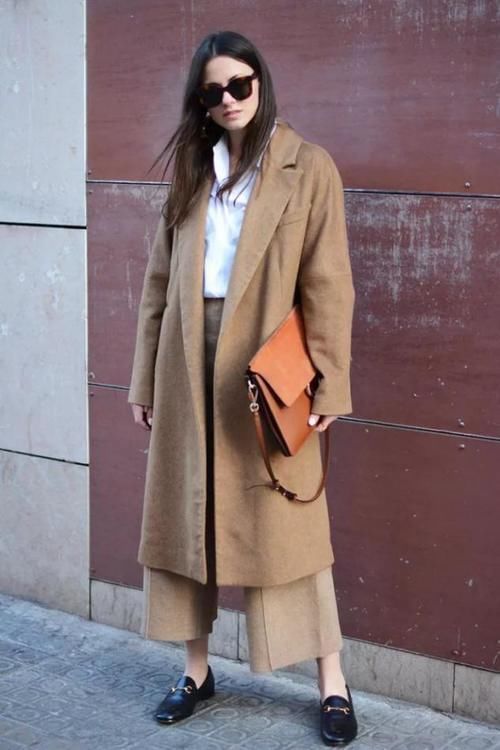 今冬，火了一款裤子叫：毛呢裤，配大衣气质又高级，谁穿谁好看