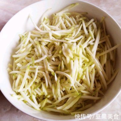 干扰素|#夏日开胃餐#煎西葫芦鸡蛋卷子