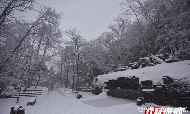 天门山|气温降“裹银装”张家界天门山景区迎来入冬首场降雪