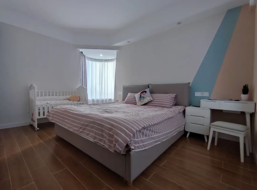 床铺|卧室筒灯怎么布置？筒灯设计合理，卧室令人舒适