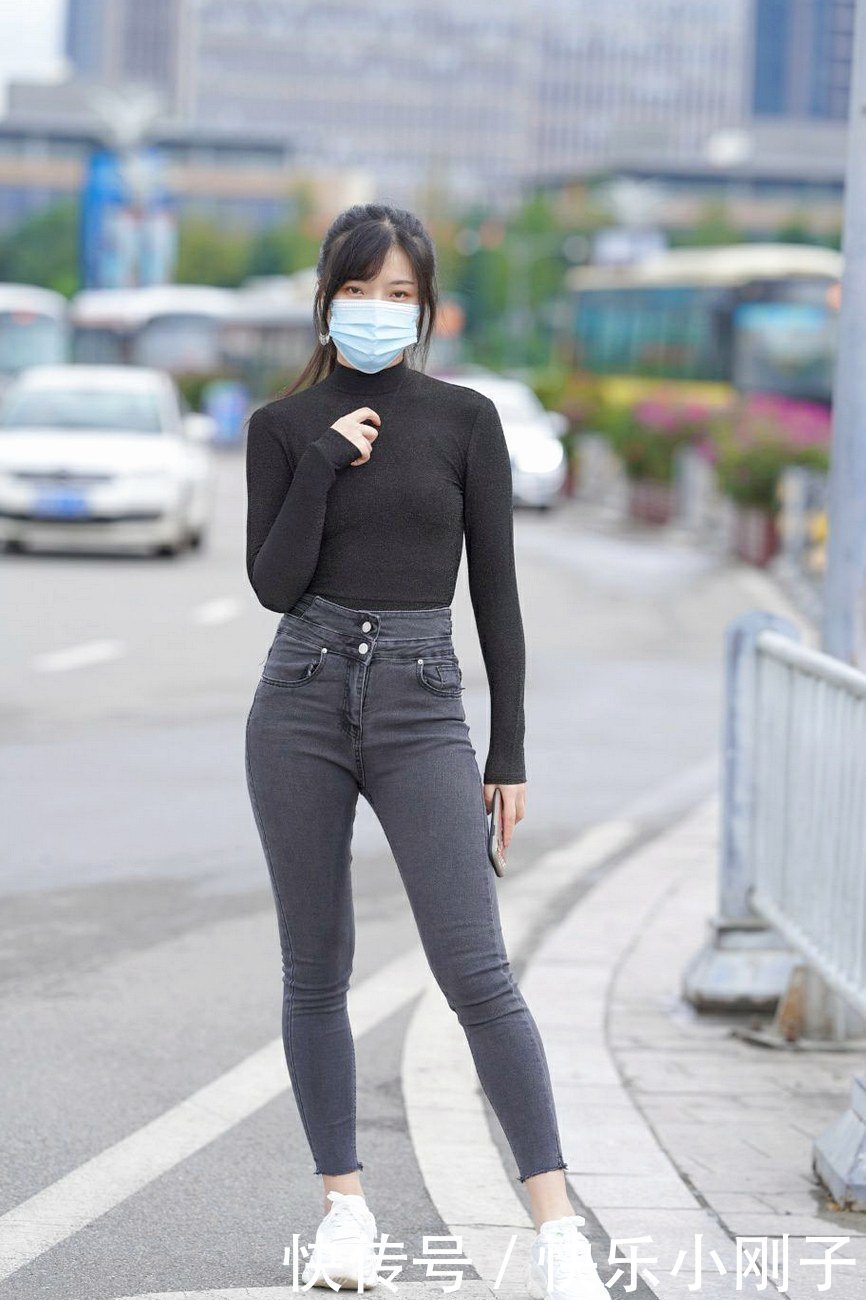 一双小白鞋穿四季,被誉为性价比最高的单品,怎么穿都不腻