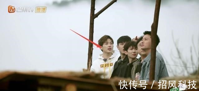 节目组失误关掉滤镜，王源满脸痘颜值大跌，杨超越皮肤不如董力！