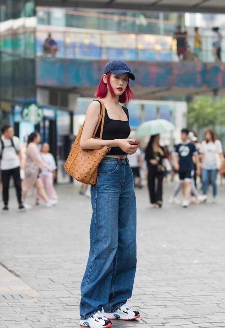 v领|街拍时尚：高跟鞋搭配旗袍，让东方女性显得更知性迷人