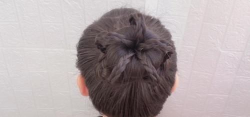 小女孩长发这样扎丸子头太好看了,灯笼丸子头