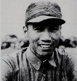 率部|1941年他率部起义，后跟许世友平起平坐，成为我军首位特种兵司令