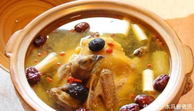 炖鸡汤|炖鸡汤,很多人第一步就错了,难怪鸡肉又柴又腥,汤不浓也不好喝