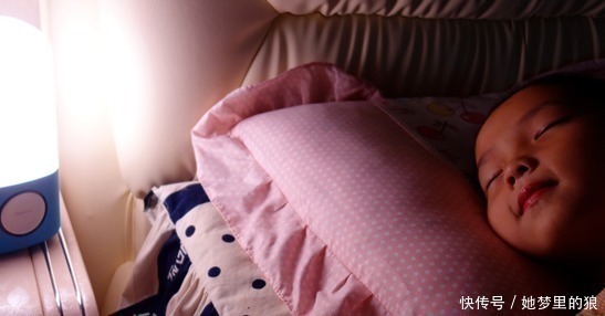 睡眠时间|孩子如果经常这么睡觉,以后可能与高个子无缘,父母要多加注意了