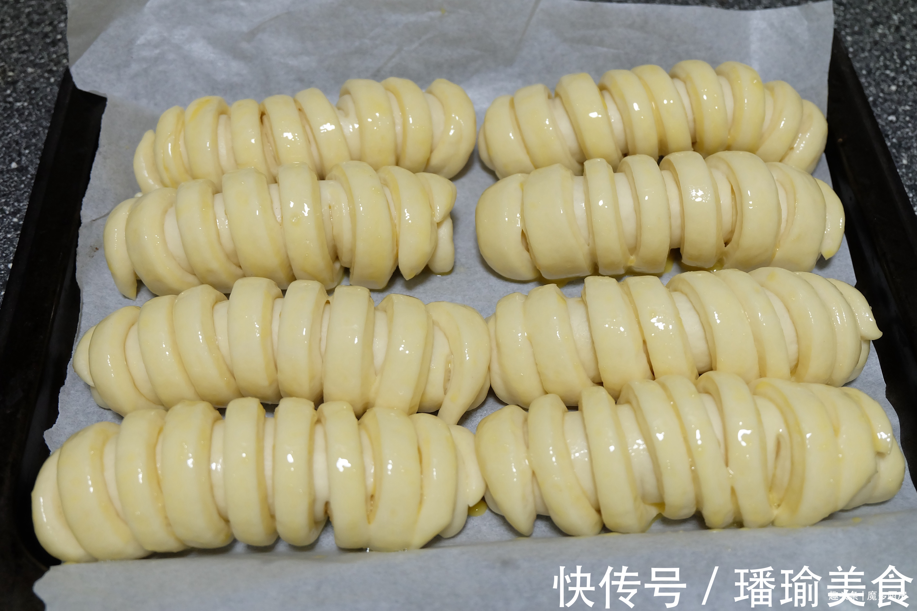 发酵|孩子要吃毛毛虫面包，时间短也能做，一次发酵无油低糖，香软拉丝