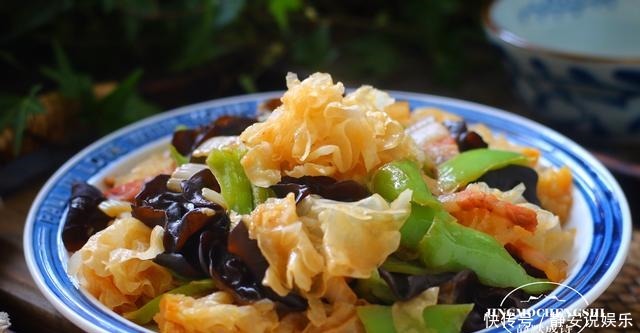 家里没青菜又不能出门时,不妨试试这道小炒,加一点点肉就超下饭