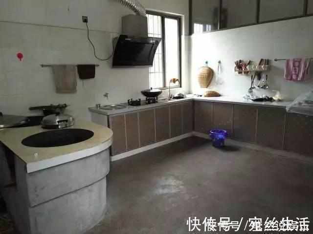 农村|头次去女朋友农村家,卫生间你可能没见过,我都无语了!