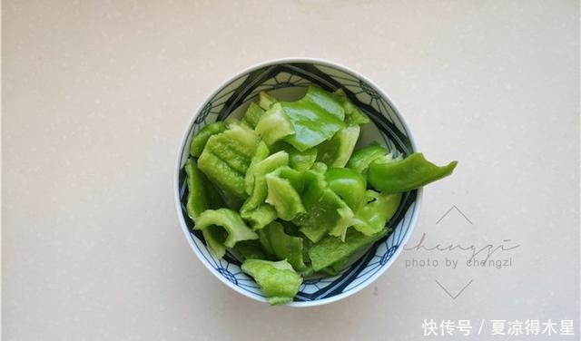 大连老两口的晚餐,简单营养,走红朋友圈,网友这吃法太美了!